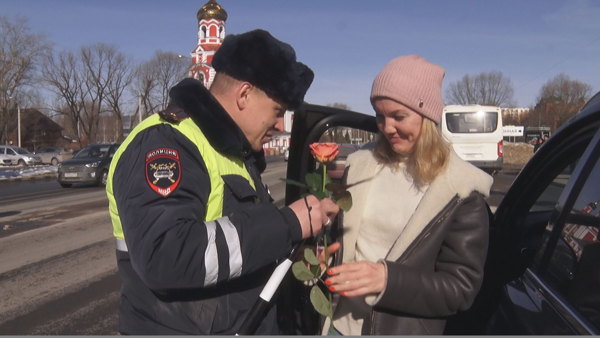 Госавтоинспекция по Дмитровскому городскому округу поздравила женщин с 8  марта - Сетевое издание «Вечерний Дмитров»